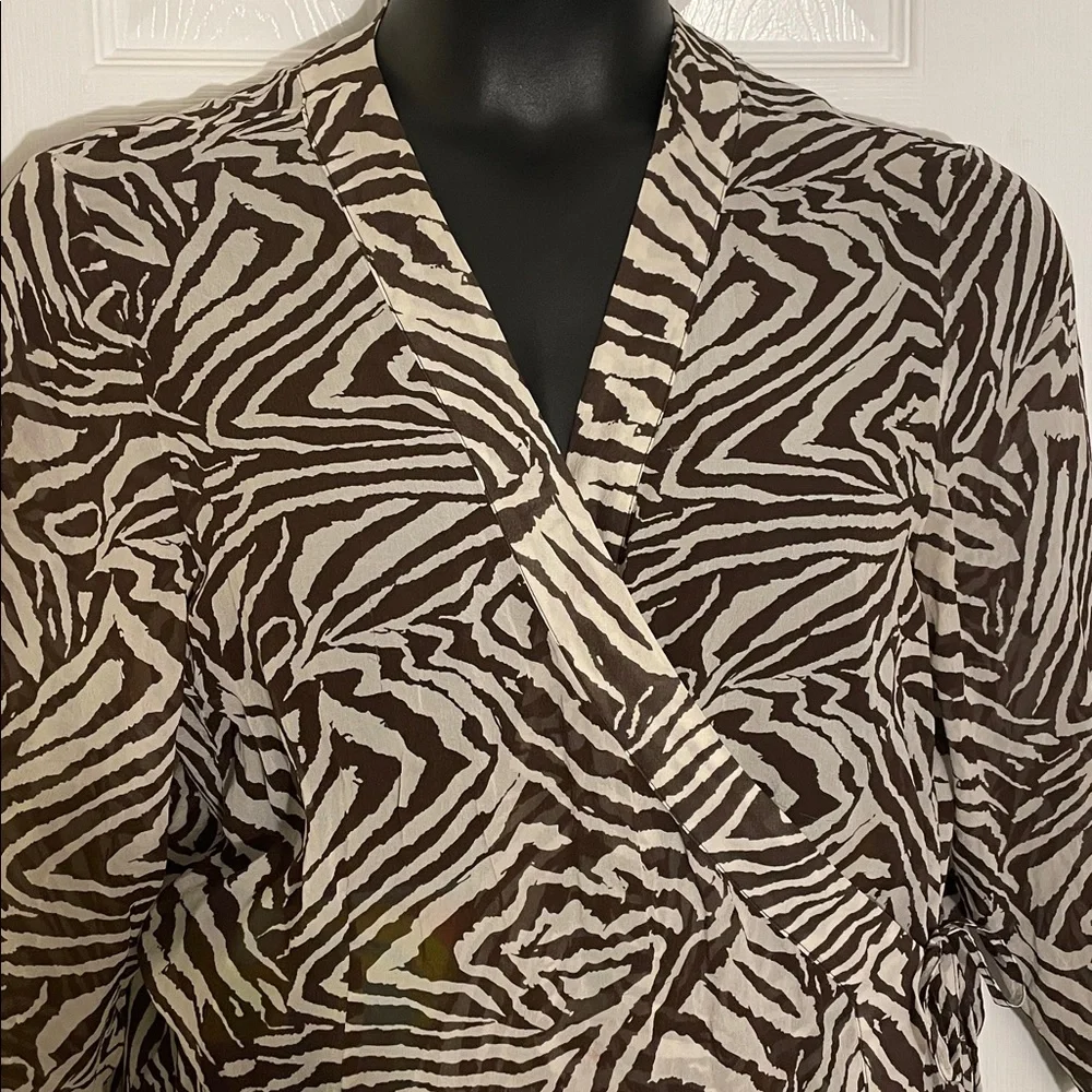 CHICO’S Brown/Cream Animal Print Wrap-Style SILK Blouse L - Picture 2 of 5